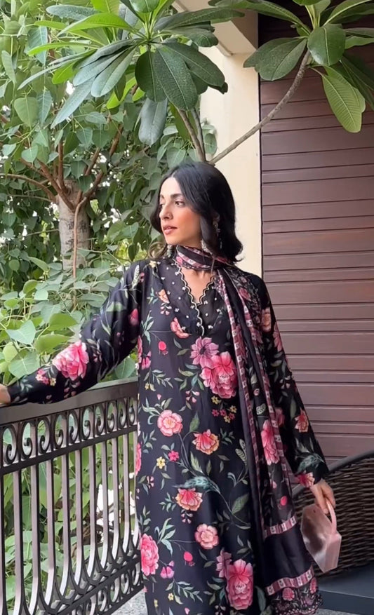 Gulzar Black Kurta Set