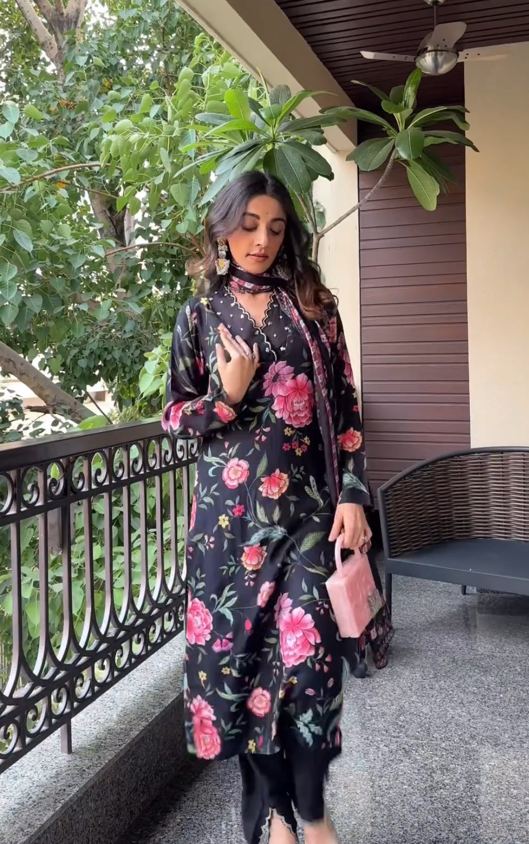 Gulzar Black Kurta Set
