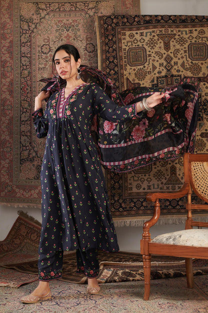 Gulzar Embroidered Black Kurta Set